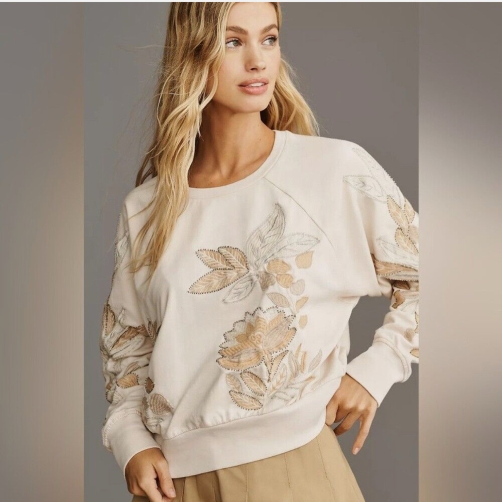 By Anthropologie Embroidered Sweatshirt in neutral motif size XS